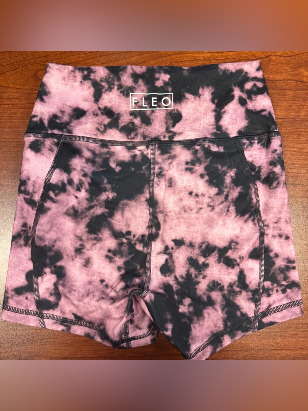 Fleo shorts small